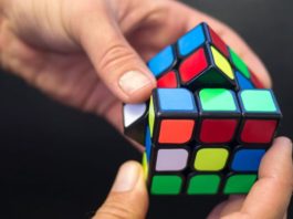Come Risolvere il Cubo di Rubik 3x3 : Metodo a strati per principianti
